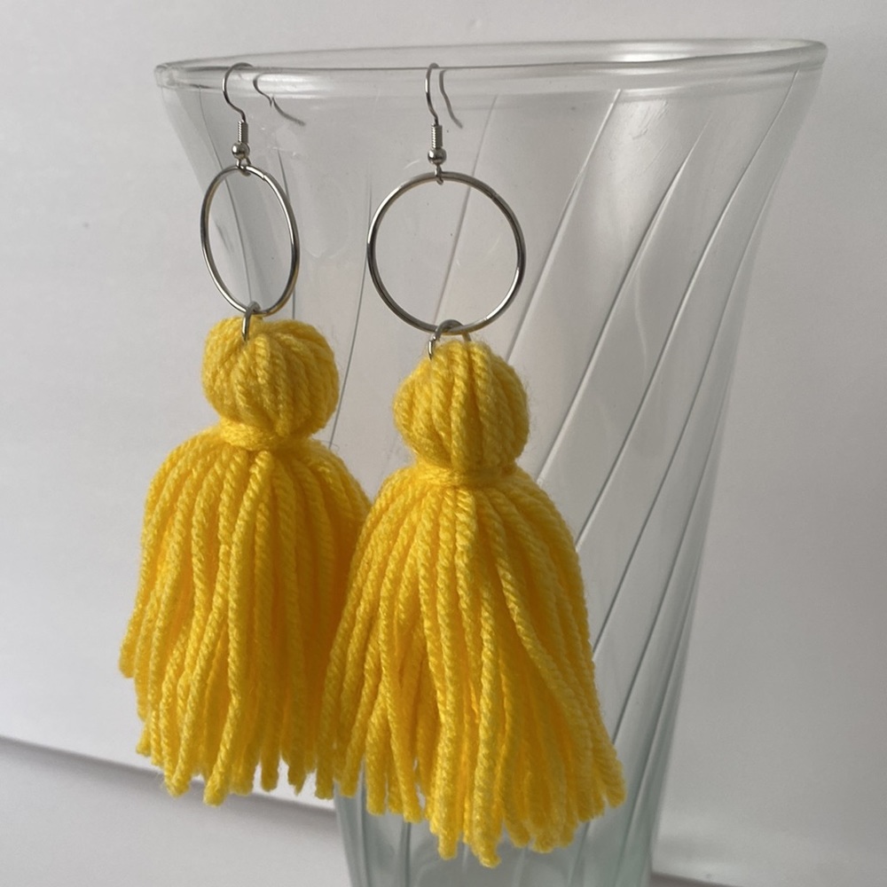 Yellow earring - Picture 3 of 3